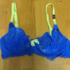 Victorias Secret Bralette 32 B